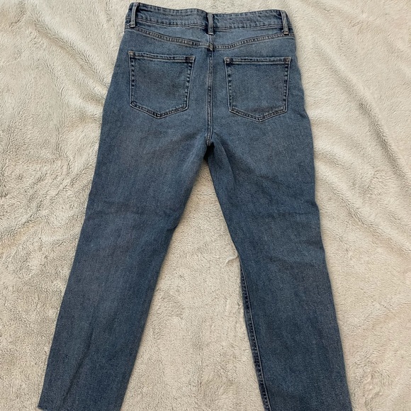 High rise women’s jeans - Picture 2 of 3